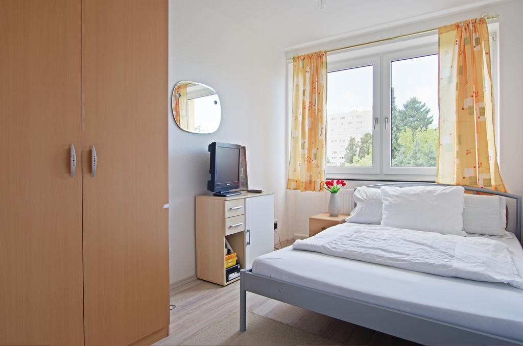 Private Rooms Near Exhibition Center Ганновер Экстерьер фото