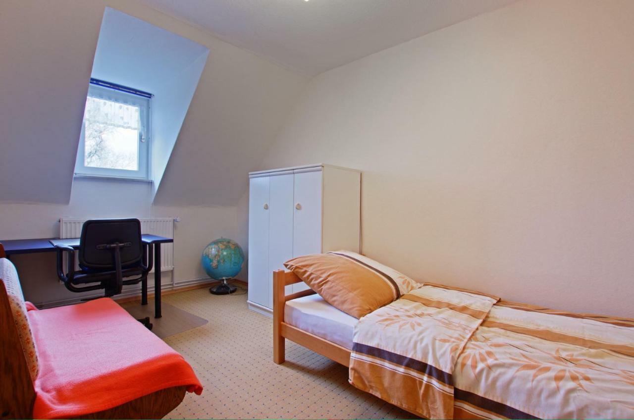 Private Rooms Near Exhibition Center Ганновер Экстерьер фото